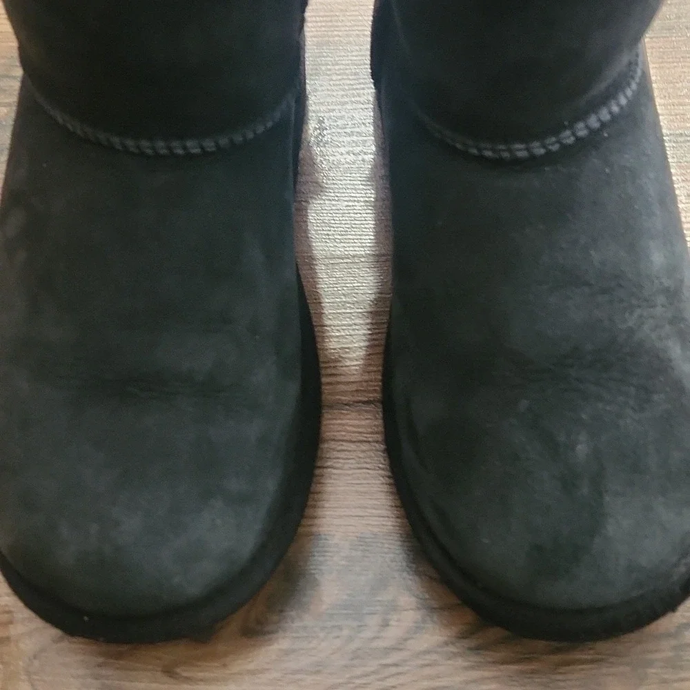 UGG Kids‎ Bailey Bow Classic Short Black Size 4 Girly Shearling Boot Warm Cozy